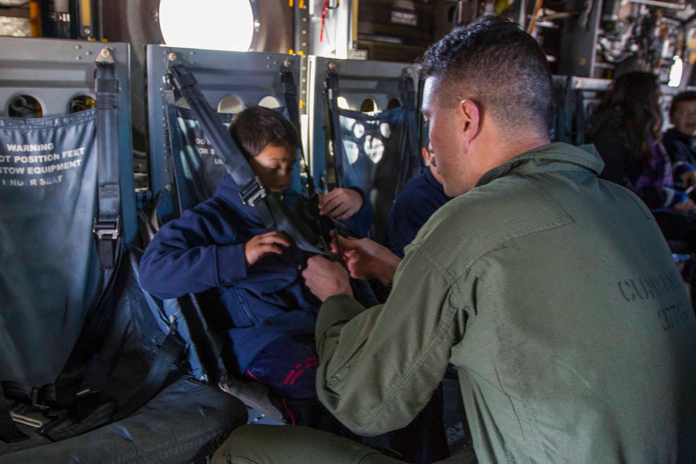 SPMAGTF-South spends time with local children in Chile