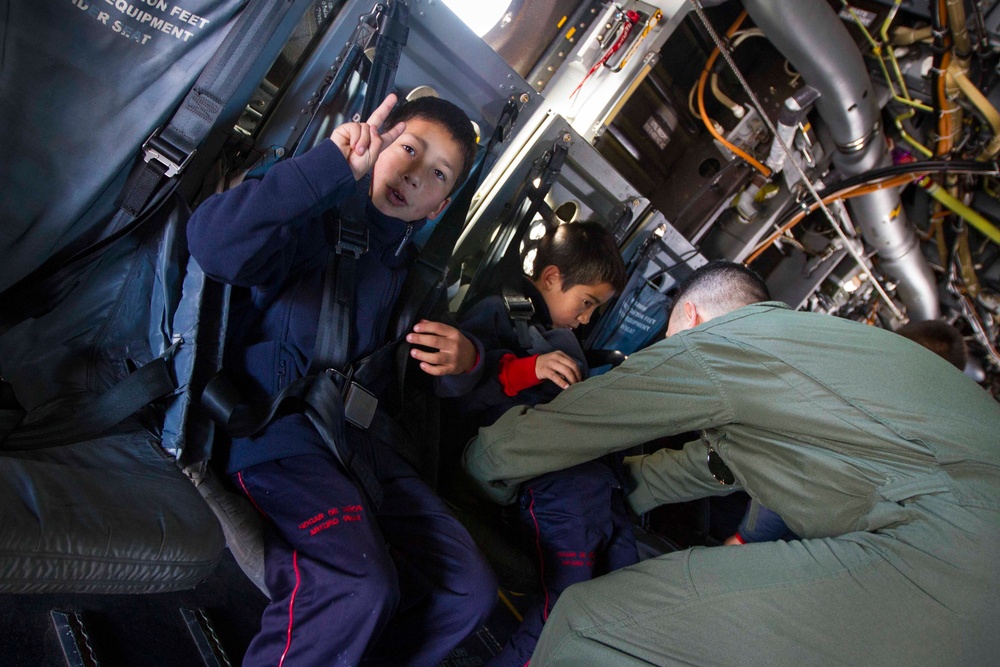 SPMAGTF-South spends time with local children in Chile