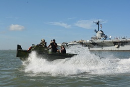 Texas and Chilean paratroopers plunge into training