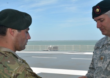 Texas and Chilean paratroopers plunge into training