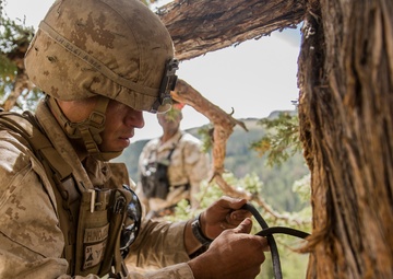 Marines conduct rappel assault training