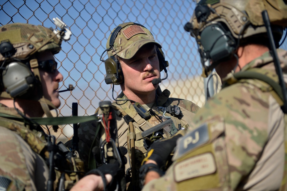 Pararescuemen hone skills in Bagram’s excess structure