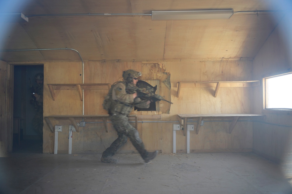 Pararescuemen hone skills in Bagram’s excess structure