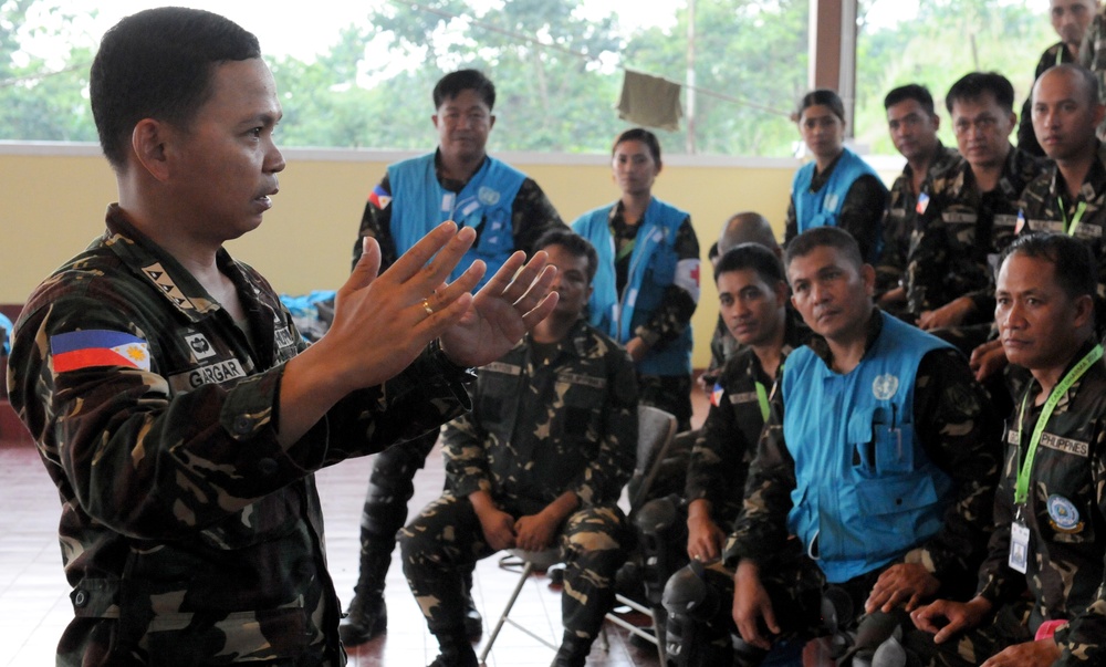 Philippines army brings happiness to peacekeeping training