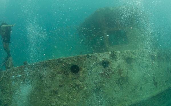 US Navy divers dive an underwater wreck with Colombian divers as part of Southern Partnership Station '14
