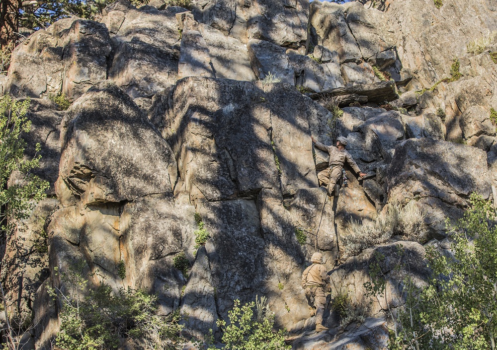 Marines conduct cliff assault training