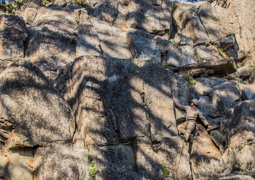 Marines conduct cliff assault training