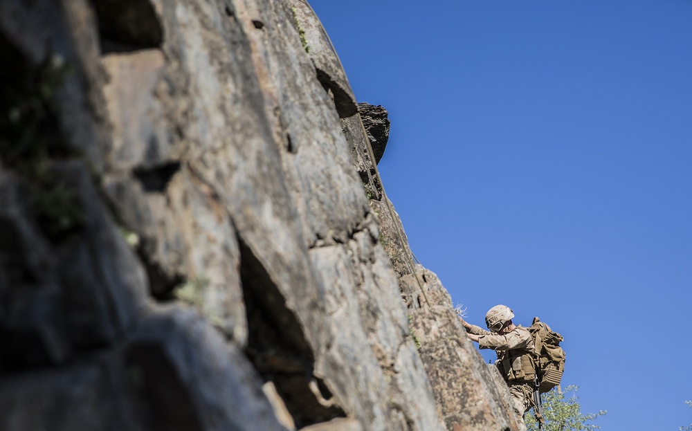 Marines conduct cliff assault training