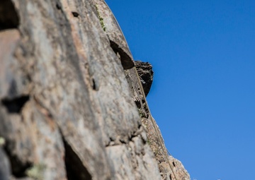 Marines conduct cliff assault training