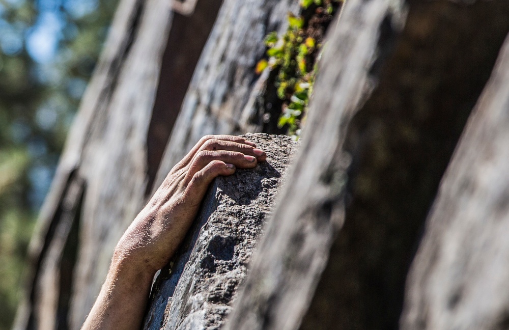 Marines conduct cliff assault training