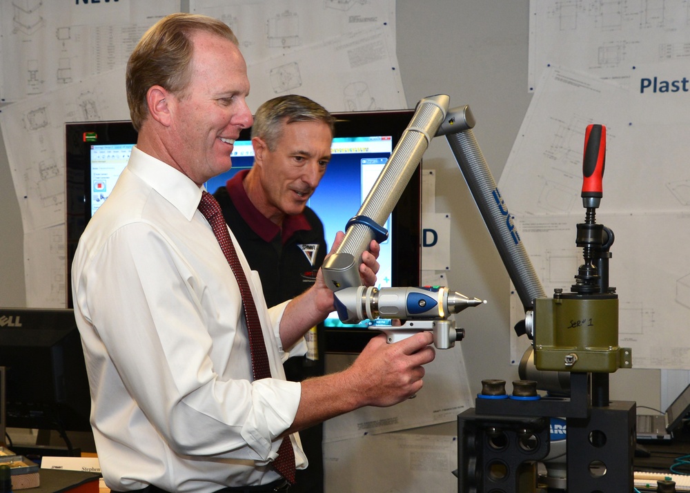 San Diego Mayor visits SPAWAR Old Town Complex, discusses innovation, impact on economy