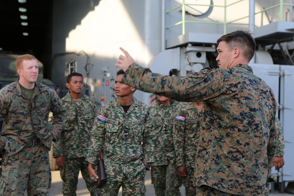 11th MEU and Malaysian Armed Forces conduct MALUS AMPHEX 14