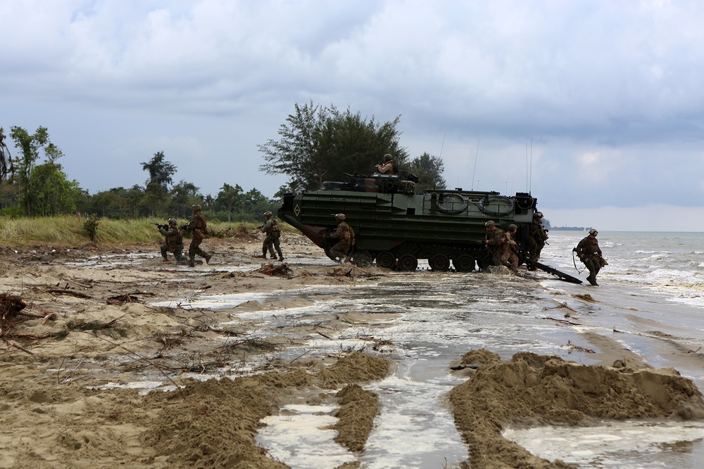 11th MEU and Malaysian Armed Forces conduct MALUS AMPHEX 14