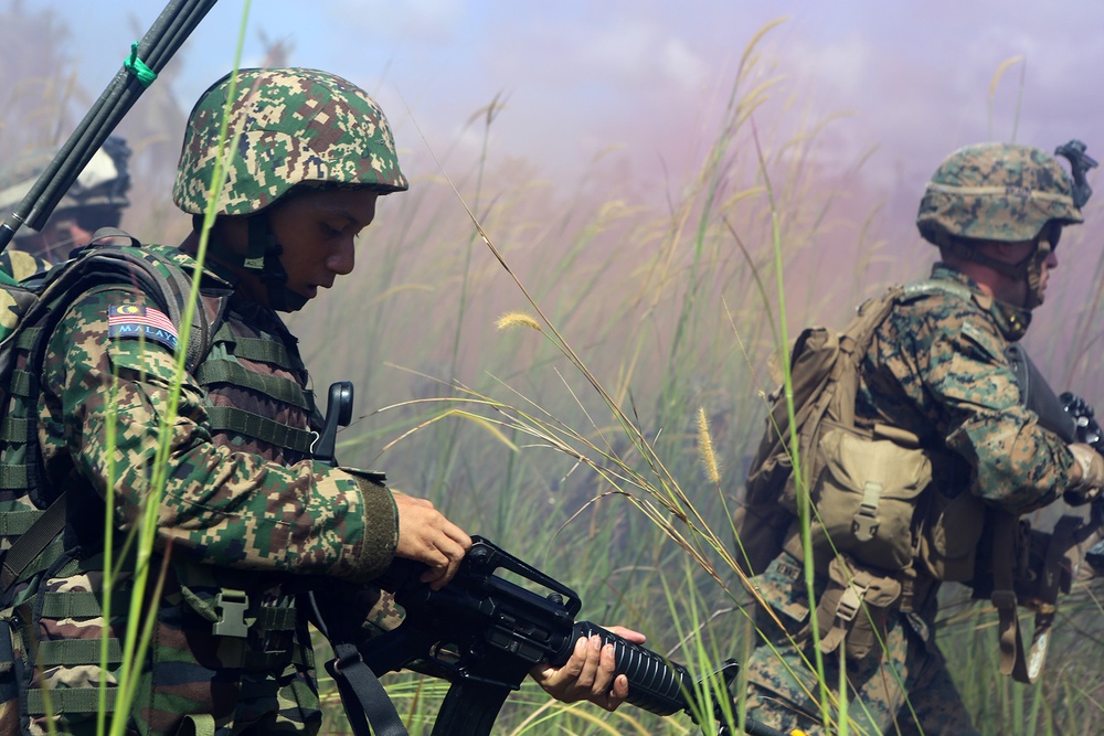 11th MEU and Malaysian Armed Forces conduct MALUS AMPHEX 14