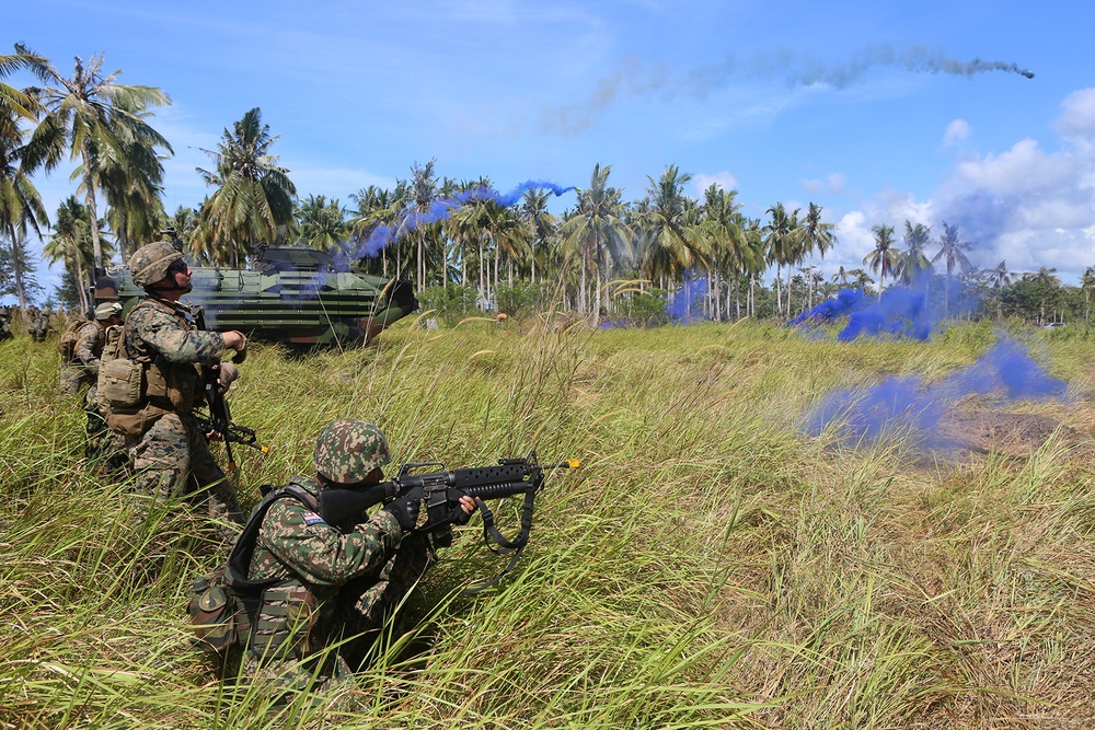 11th MEU and Malaysian Armed Forces conduct MALUS AMPHEX 14