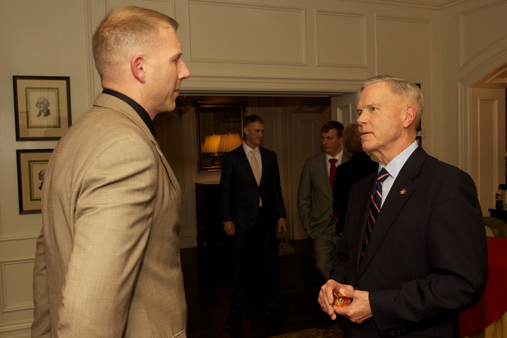 Marine Corps Commandant Attends Marine Corps Aviation Association Dinner