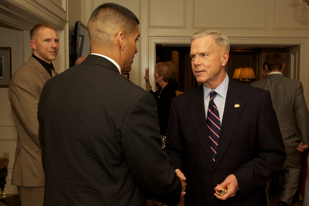 Marine Corps Commandant Attends Marine Corps Aviation Association Dinner