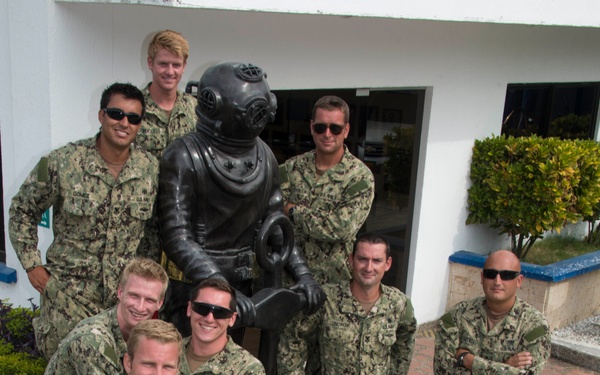 US Navy divers in Colombia as part of Southern Partnership Station '14.