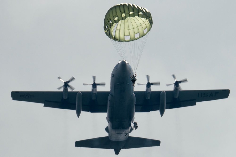 Paratroopers: Eagles enable army jumpers