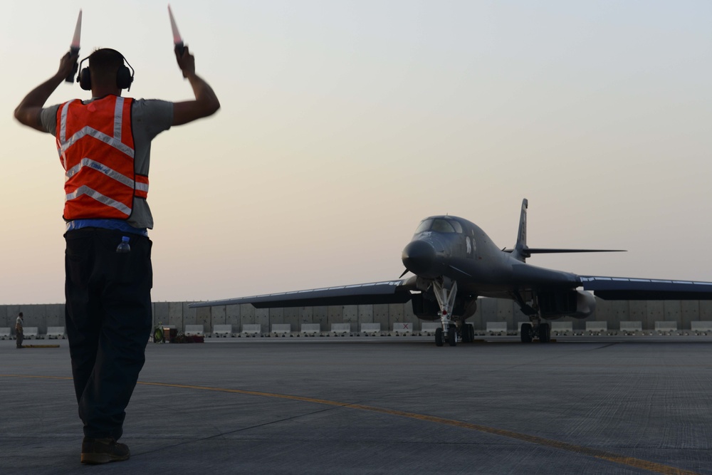 379th EMXS and LRS work to get B-1Bs off the ground