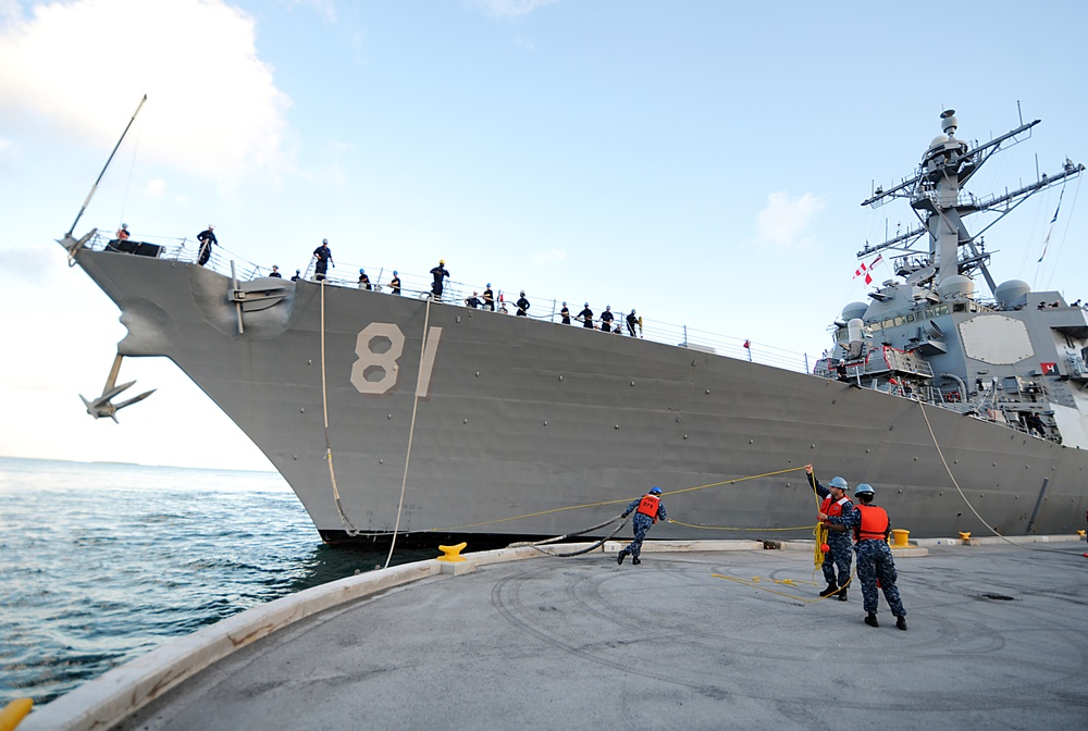USS Winston Churchill arrives at NAS Key West