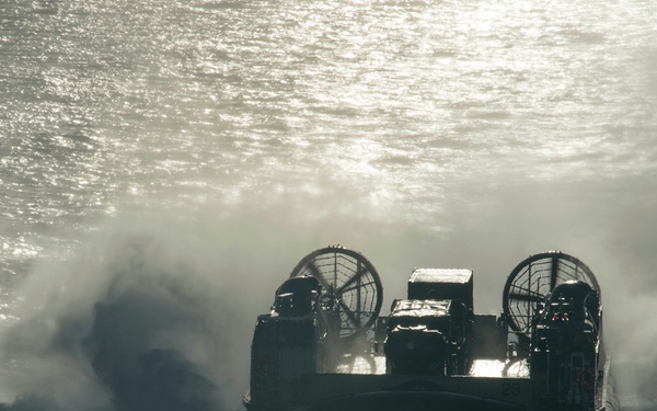 USS Germantown conducts equipment on-load with LCAC