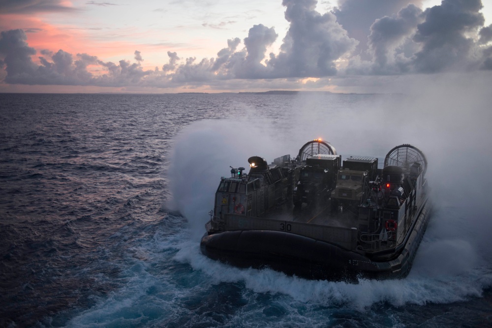 USS Germantown conducts equipment on-load with LCAC