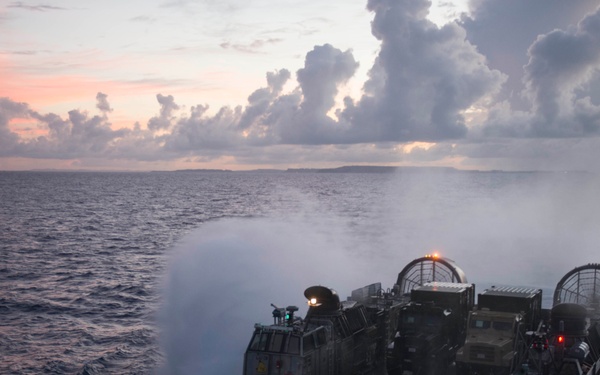 USS Germantown conducts equipment on-load with LCAC