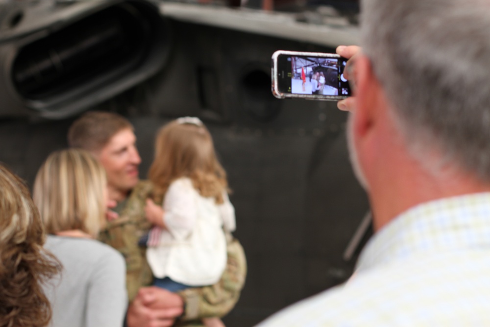 Kansas Army National Guard aviation unit returns home