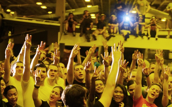 Plain White T's play aboard USS Bataan