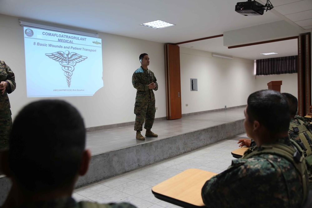 SPMAGTF-South trains with Peruvians