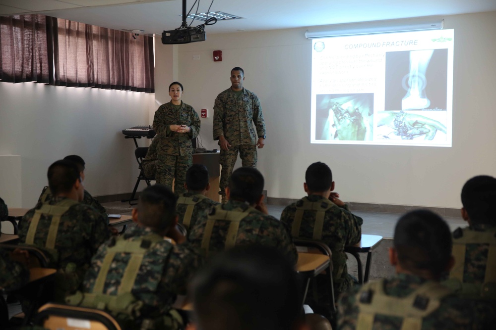 SPMAGTF-South trains with Peruvians