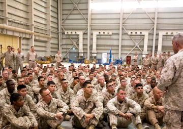 Commandant and Sergeant Major of the Marine Corps in Kuwait