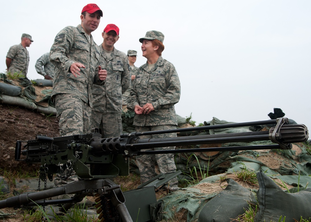 Assistant surgeon general visits Wolf Pack