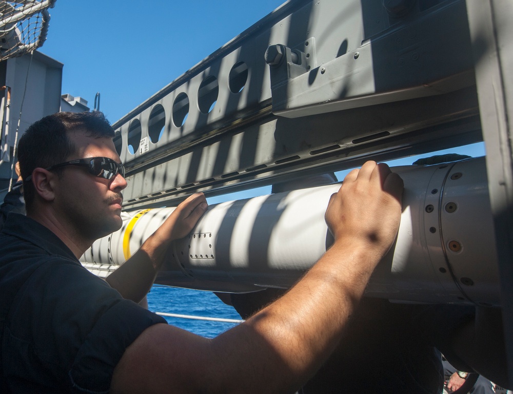 Sailors prep ESSM for launch