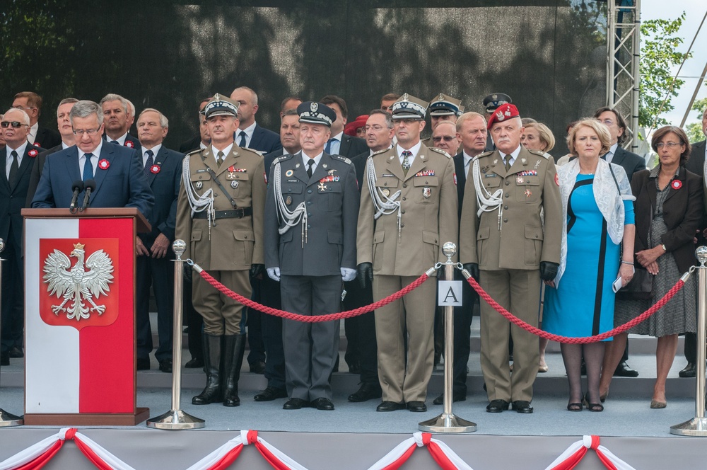 Paratroopers invited to march in parade