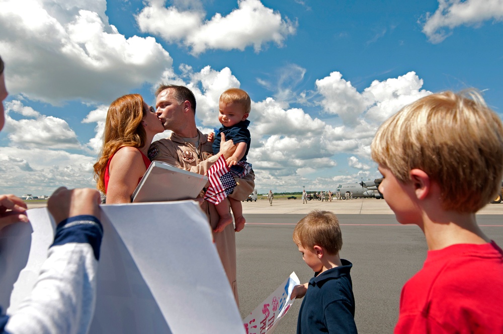 156th Airlift Squadron homecoming
