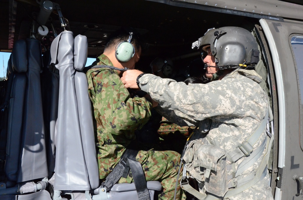 Washington National Guard escorts officials of the Japan Ground Self-Defense Forces