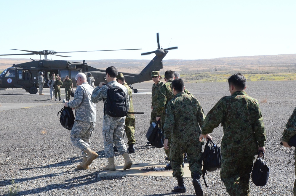 Washington National Guard escorts officials of the Japan Ground Self-Defense Forces