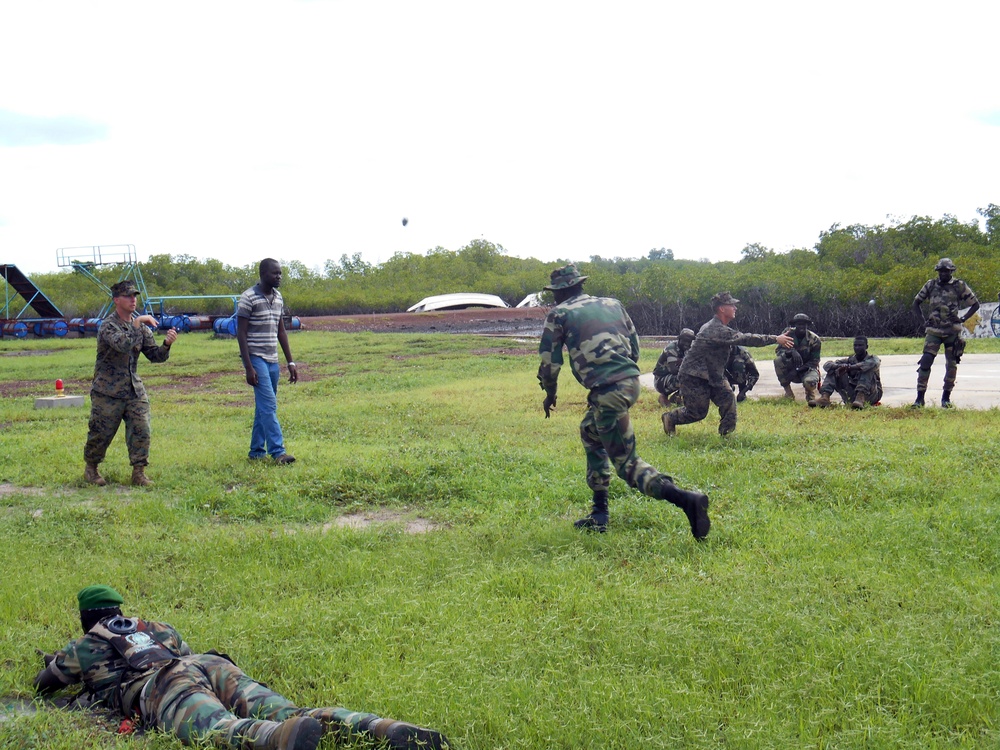 SP-MAGTF Africa 14 Marines, Coastguardsmen, Senegalese Companie de Fusilier Marine Commandos train-the-trainer