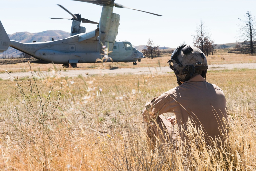 VMM-161 practices cargo drops