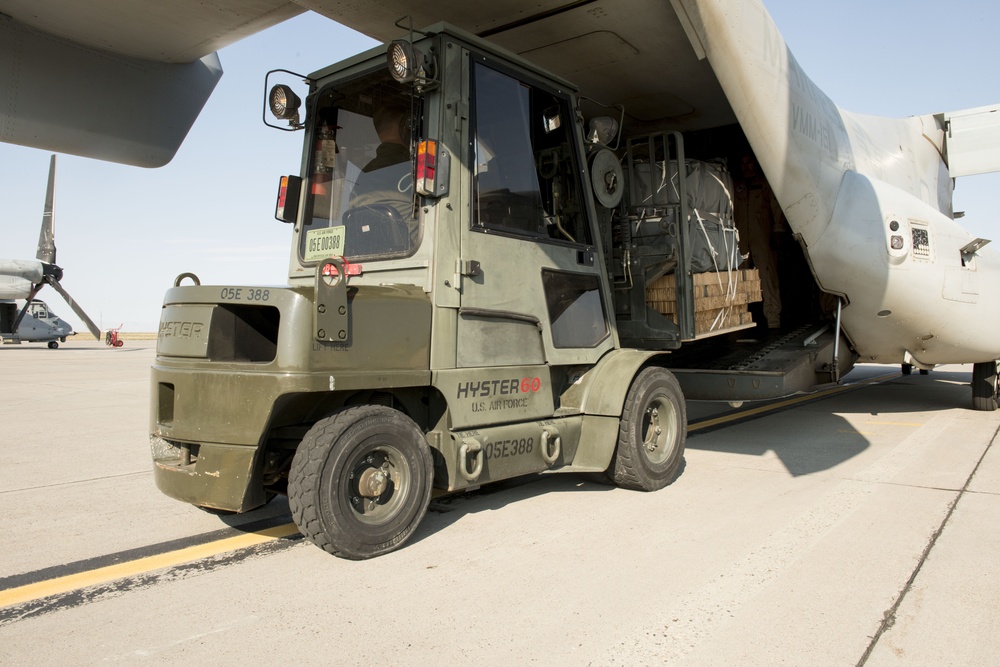 VMM-161 practices cargo drops