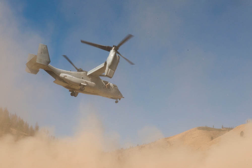 VMM-161 practices cargo drops