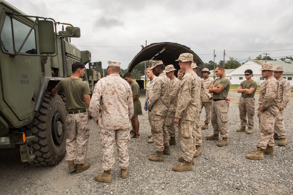 CLR-2 Marines give classes to 3/2 on LVSR Wreckers