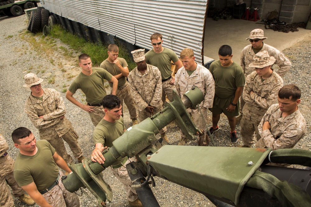 CLR-2 Marines give classes to 3/2 on LVSR Wreckers