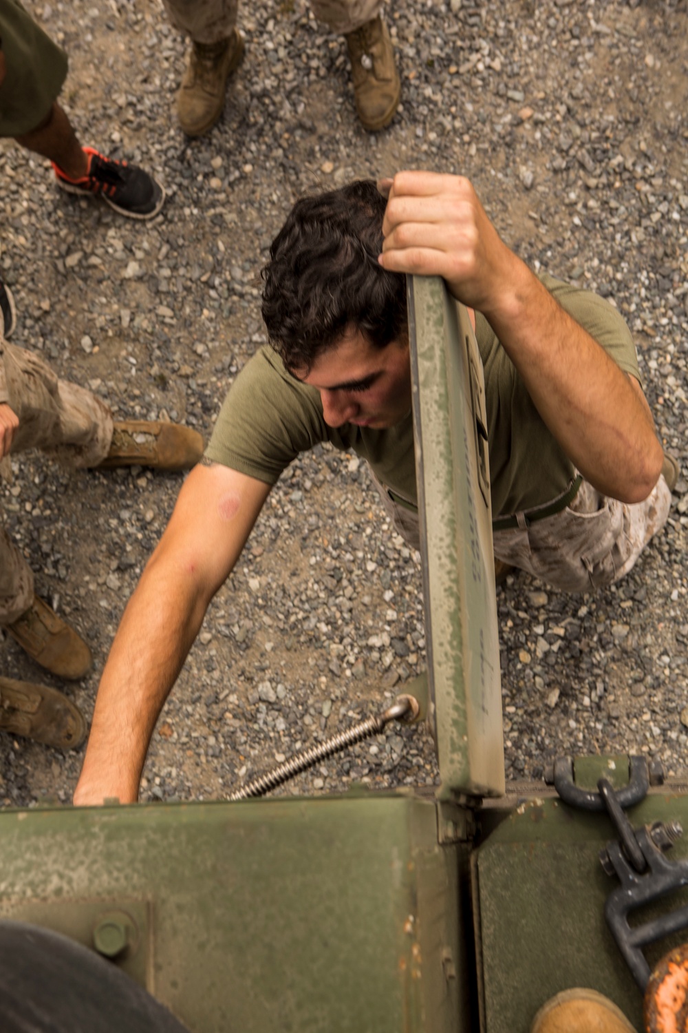 CLR-2 Marines give classes to 3/2 on LVSR Wreckers