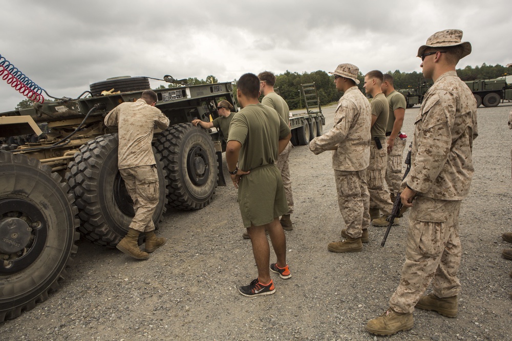 CLR-2 Marines give classes to 3/2 on LVSR Wreckers