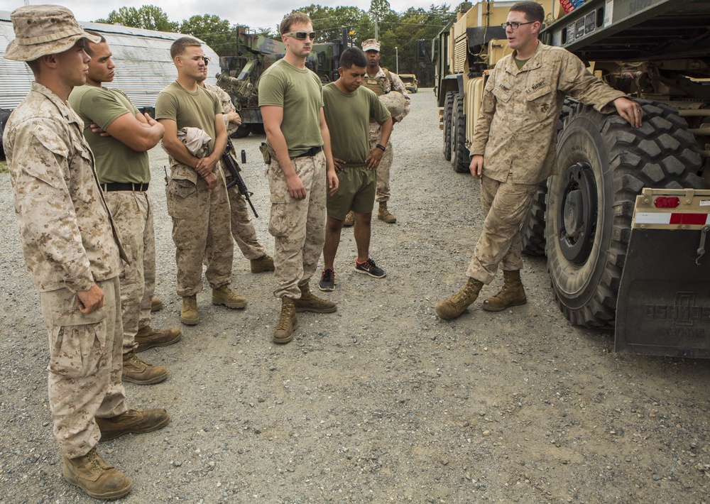 CLR-2 Marines give classes to 3/2 on LVSR Wreckers