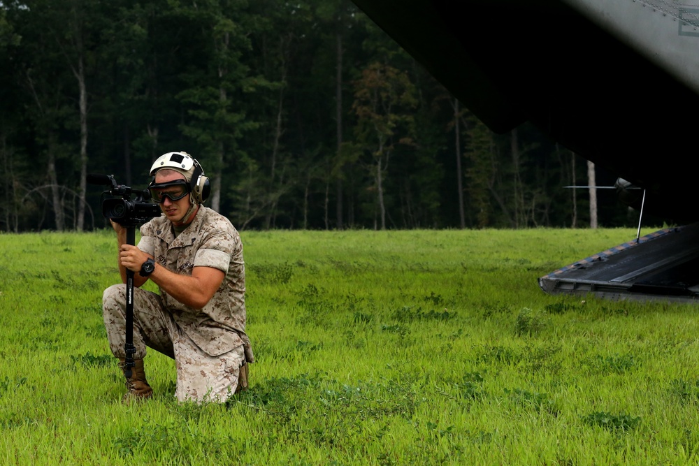 HMH-366 Conducts Training Exercise with 3rd Battalion, 2nd Marine Regiment