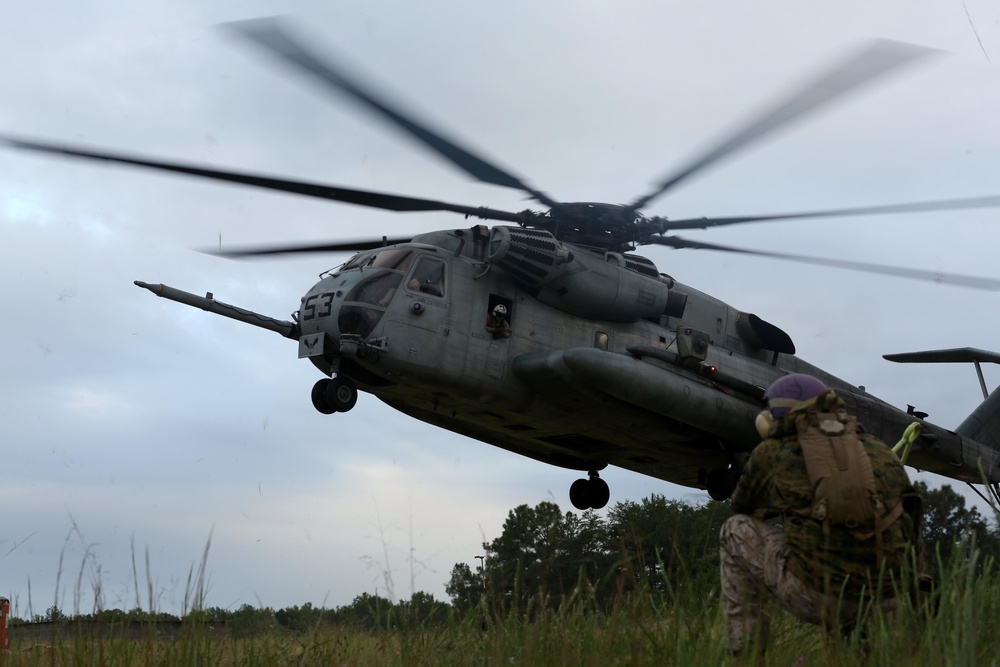 HMH-366 Conducts Training Exercise with 3rd Battalion, 2nd Marine Regiment